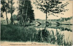 Villeneuve-sur-Yonne Le pont à Villeneuve-sur-Yonne