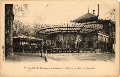 Carte postale ancienne Le Bois de Boulogne en Automne - Café de la Grande Cascade
                                                                     à Paris 16e
                                