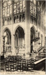 L'Abbaye Saint-Denis Le Transept France à Saint-Denis