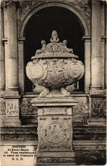 Saint-Denis Basilique, vase renfermant le coeur France -
																					93210 Saint-Denis
																			