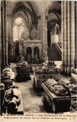 Saint-Denis Les Tombeaux de la Famille St.Louis France à Saint-Denis