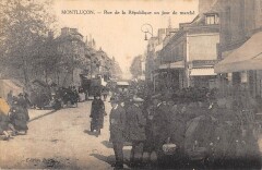 Montlucon - Rue De La Republique Un Jour De Marche