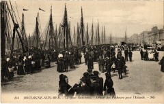 Boulogne-sur-Mer Quai Gambetta depart des pecheurs à Boulogne-sur-Mer