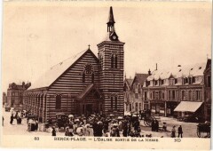 Berck-Plage Eglise sortie de la Messe à Berck