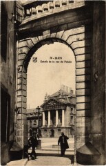 Dijon Entree de la Rue du Palais à Dijon