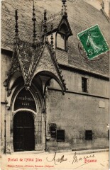 Beaune Portail de l'Hotel Dieu à Beaune