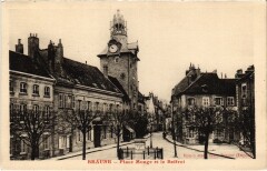 Beaune Place Monge et le beffroi à Beaune