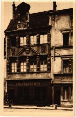 Dijon Maison des Cariatides à Dijon