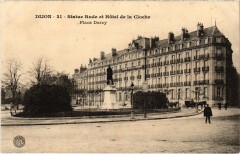 Dijon Statue de Rude et Hotel de la Cloche à Dijon