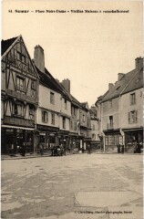 Semur Place Notre Dame