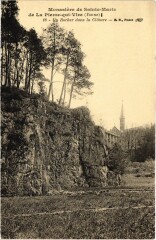 Monastere La Pierre-qui-Vire un rocher