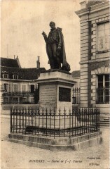 Auxerre Statue de J.J. Fourier à Auxerre