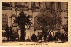 Sens Cour et Jardin du Palais Synodal