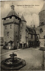 Chateau de Chastellux Cour d'Honneur