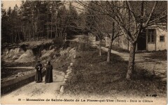 Monastere La Pierre-qui-Vire Dans la cloitre