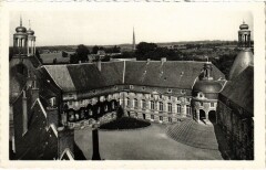 Saint-Fargeau Cour d'honneur à Saint-Fargeau