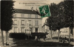 Crépy-en-Valois Place Gambetta Monument à Crépy-en-Valois