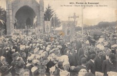 Pardon De Rumengol - La Procession - Depart De La Chapelle - Les Banniere