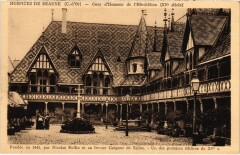 Beaune Cour d'Honneur de l'Hotel Dieu France à Beaune