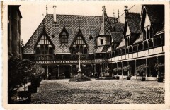 Beaune Hotel Dieu, La Cour d'Honneur France à Beaune