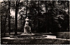 Montbard Le Parc-Statue de Daubenton France -
																					21500 Montbard
																			