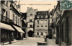 Semur Le Porche vu de la Rue Buffon France à Buffon