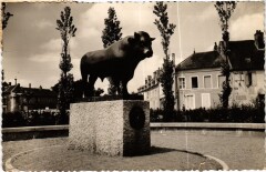Saulieu Le Taureau du Sculpteur Pompon France à Saulieu