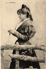 Arles Arlésienne à Arles