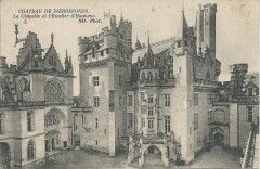 Carte postale ancienne Le Château, la Chapelle et l'Escalier d'Honneur
                                                                     à Pierrefonds
                                