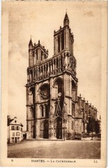 Mantes-la-Jolie La Cathedrale à Mantes-la-Jolie