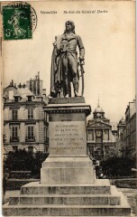Versailles Statue du General Hoche à Versailles