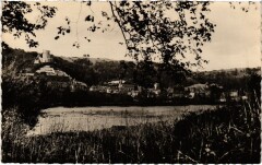 Bonnieres-sur-Seine Vue de la Seine sur la Roche-Guyon