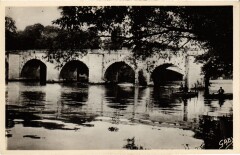 Mantes-la-Jolie Le Vieux Pont sur la Seine à Mantes-la-Jolie