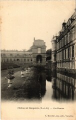 Chateau de Dampierre - Les Douves