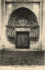 Senlis La Cathédrale portail principal à Senlis