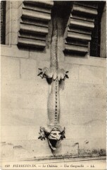 Pierrefonds Le Chateau Une Gargouille à Pierrefonds