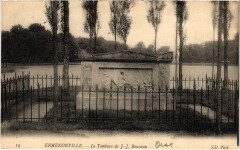 Ermenonville Tombeau de J.J. Rousseau à Ermenonville