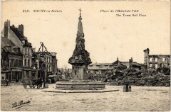 Noyon en ruines Place de l'Hotel de Ville Guerre à Noyon