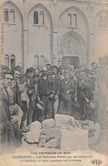 Narbonne - Les Troubles Du Midi - Les Tumulus Eleves Par Les Habitants à Narbonne