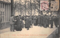 Paris - Aux Champs Elysees - La Bourse Aux Timbres Postes
