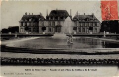 Breteuil Chateau - Facade - Jet d'Eau