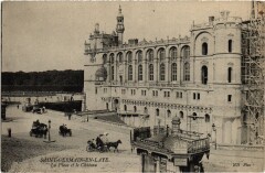Saint-Germain-en-Laye La Place et le Chateau à Saint-Germain-en-Laye