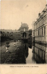 Dampierre Chateau - Les Douves