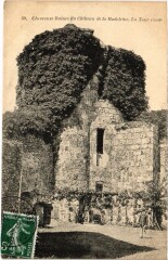 Chevreuse Ruines du Chateau de la Madeleine - Tour Ronde à Chevreuse