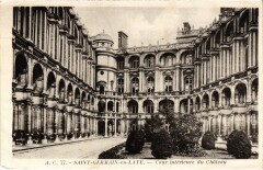 Saint-Germain-en-Laye Cour Interieure du Chateau à Saint-Germain-en-Laye