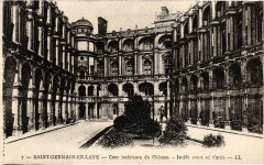 Saint-Germain-en-Laye Cour Interieure du Chateau à Saint-Germain-en-Laye