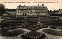 Dampierre Chateau - Les Parterres de la Facade Sud