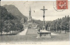 Le Calvaire Breton et la Basilique à Lourdes