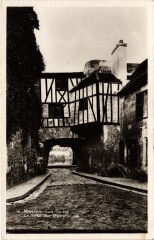 Mantes Porte aux Pretres