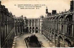 St Germain en Laye Interieur de la Cour du Chateau